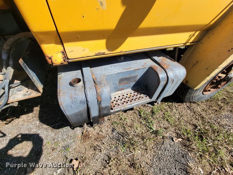 image for item FL9102 1990 Ford F800  dump truck