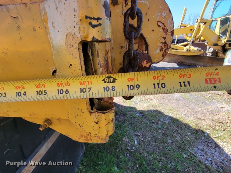 image for item FL9102 1990 Ford F800  dump truck