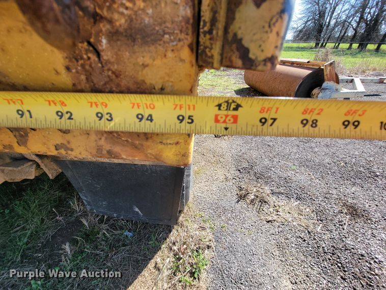 image for item FL9102 1990 Ford F800  dump truck