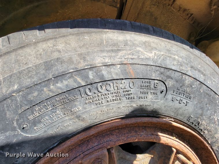 image for item FL9102 1990 Ford F800  dump truck