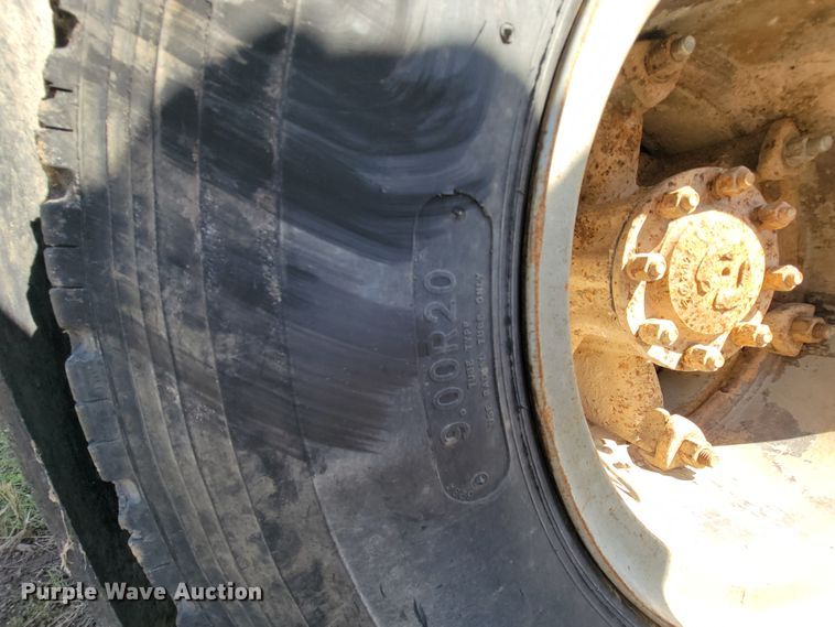 image for item FL9102 1990 Ford F800  dump truck