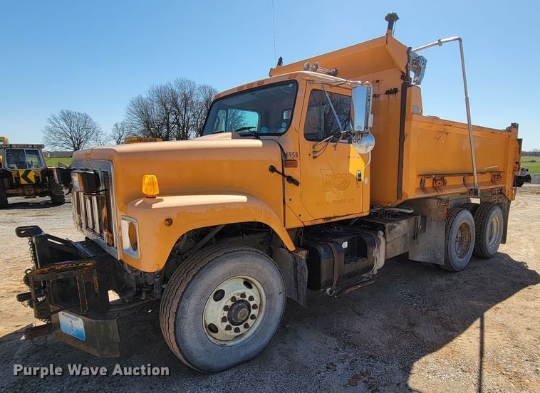 image for item FL9104 2002 International 2554  dump truck