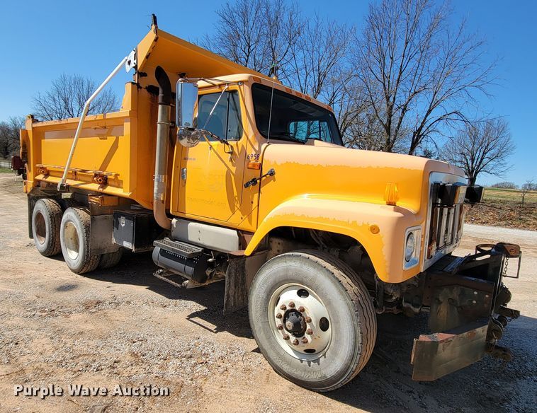 image for item FL9104 2002 International 2554  dump truck