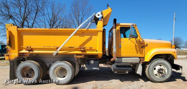 image for item FL9104 2002 International 2554  dump truck