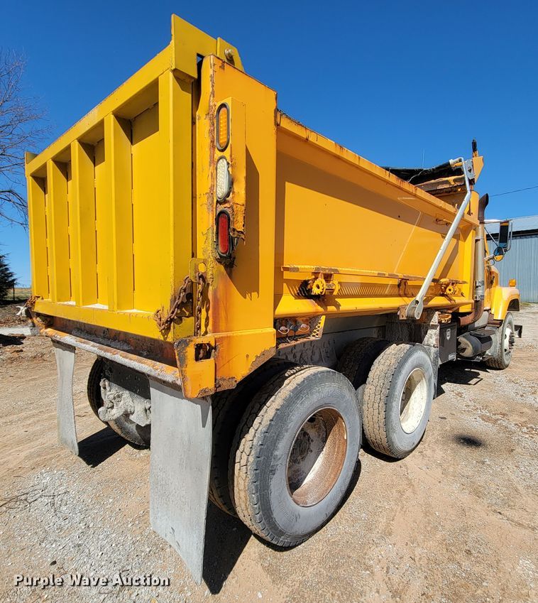 image for item FL9104 2002 International 2554  dump truck