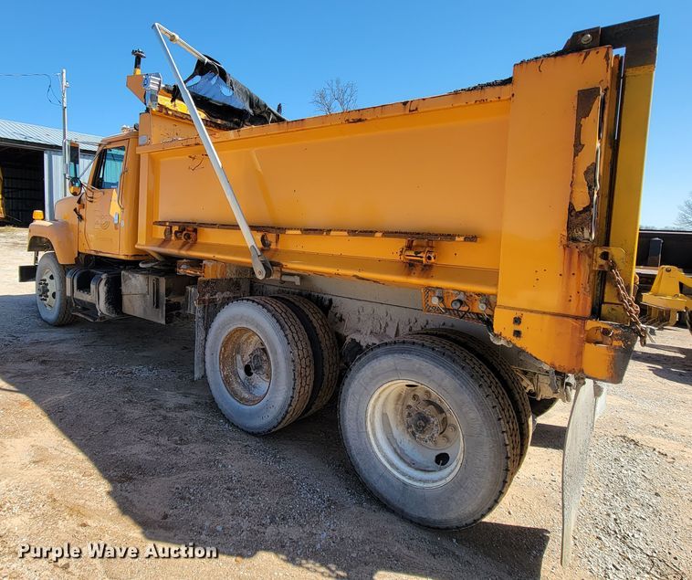 image for item FL9104 2002 International 2554  dump truck