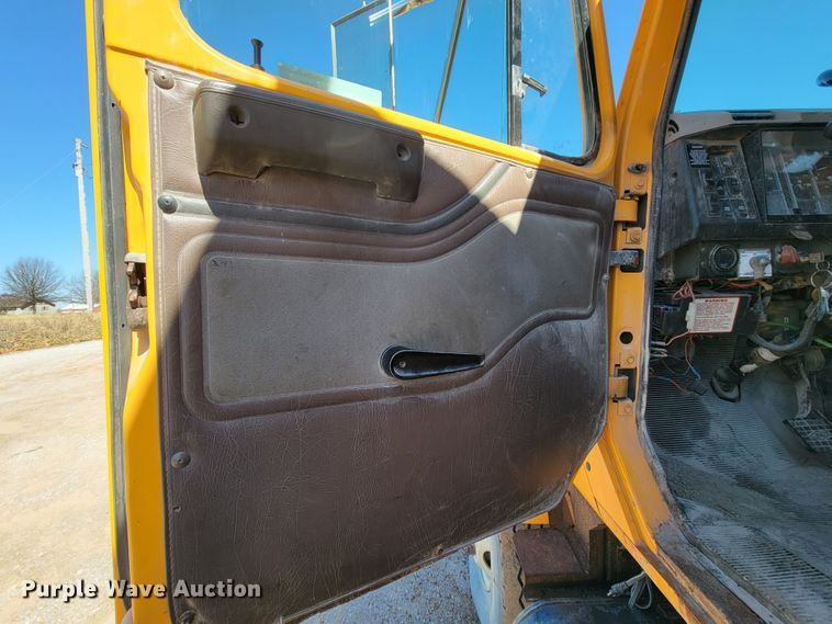 image for item FL9104 2002 International 2554  dump truck