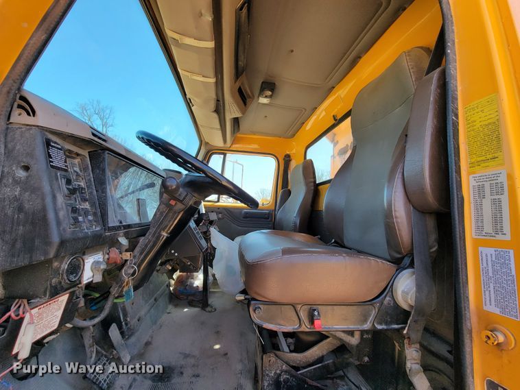 image for item FL9104 2002 International 2554  dump truck