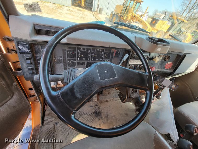 image for item FL9104 2002 International 2554  dump truck