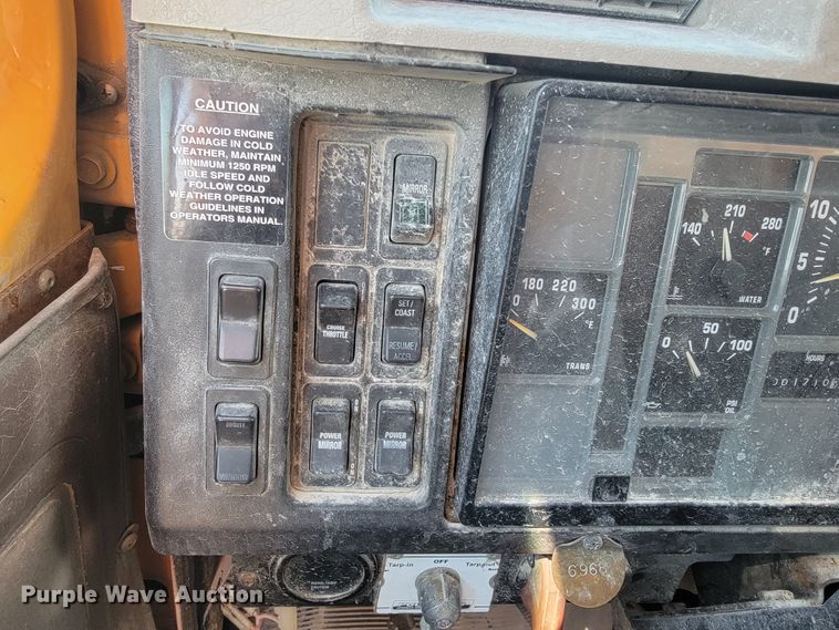 image for item FL9104 2002 International 2554  dump truck