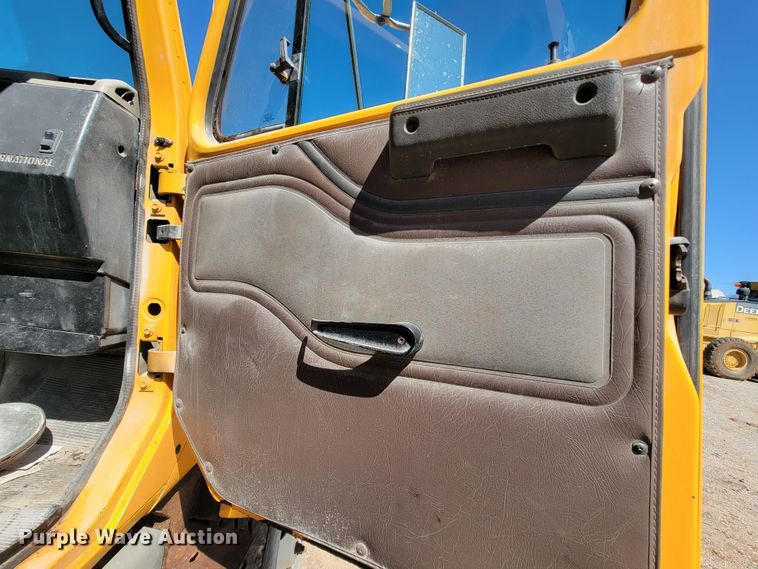 image for item FL9104 2002 International 2554  dump truck