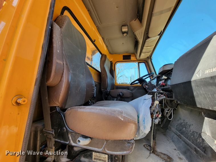 image for item FL9104 2002 International 2554  dump truck