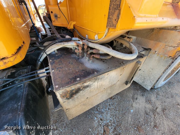 image for item FL9104 2002 International 2554  dump truck