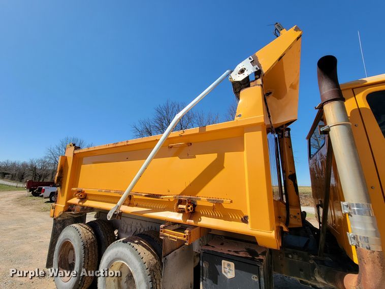 image for item FL9104 2002 International 2554  dump truck