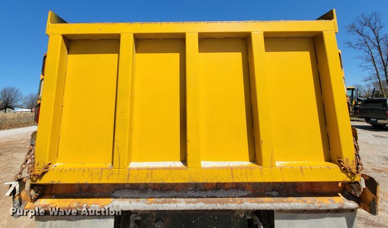 image for item FL9104 2002 International 2554  dump truck