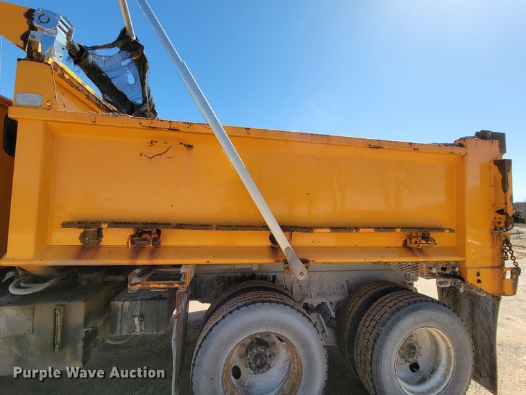 image for item FL9104 2002 International 2554  dump truck