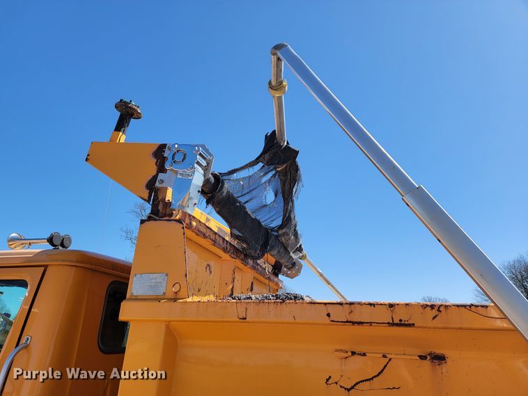 image for item FL9104 2002 International 2554  dump truck