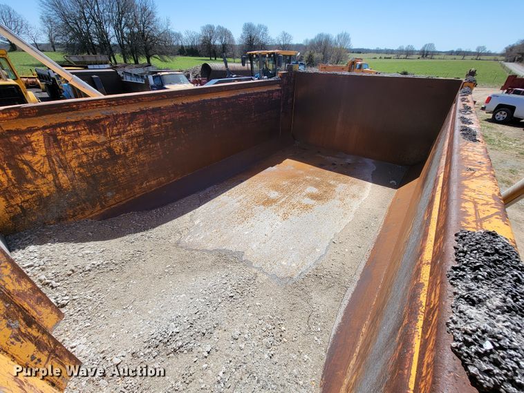 image for item FL9104 2002 International 2554  dump truck