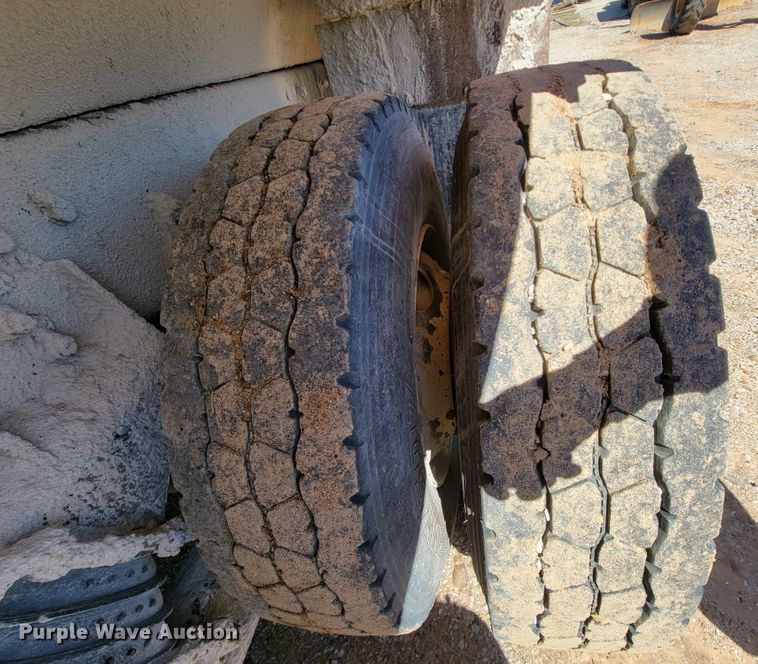 image for item FL9104 2002 International 2554  dump truck