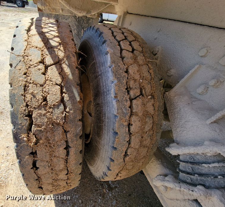 image for item FL9104 2002 International 2554  dump truck