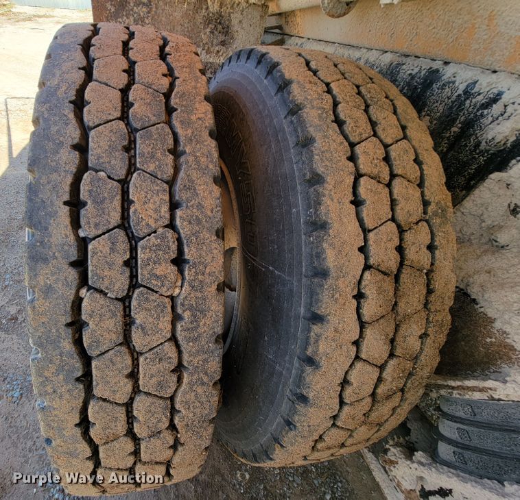 image for item FL9104 2002 International 2554  dump truck