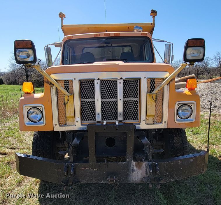 image for item FL9105 2002 International 2554  dump truck
