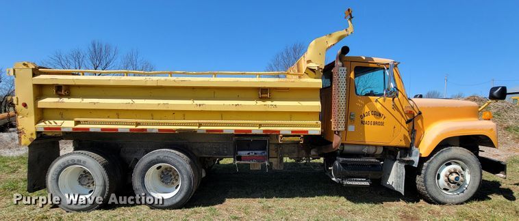 image for item FL9105 2002 International 2554  dump truck
