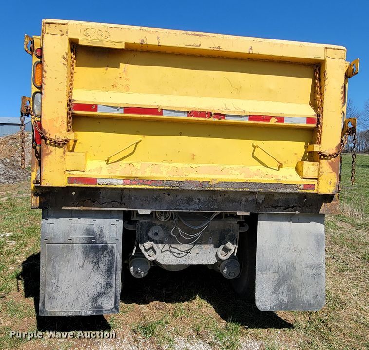 image for item FL9105 2002 International 2554  dump truck