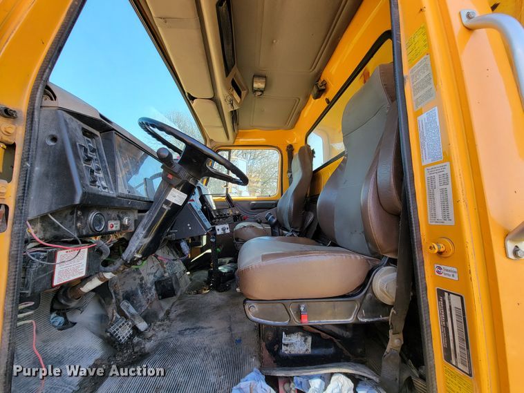 image for item FL9105 2002 International 2554  dump truck