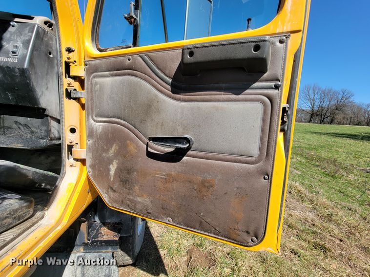 image for item FL9105 2002 International 2554  dump truck