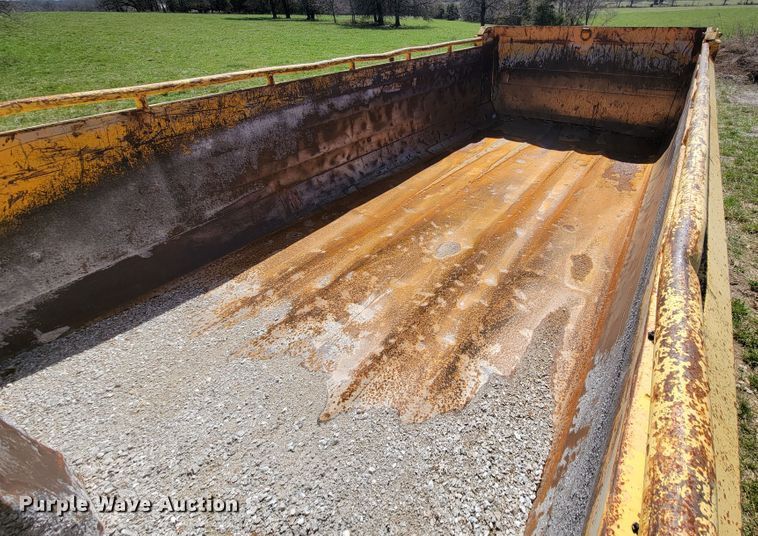 image for item FL9105 2002 International 2554  dump truck