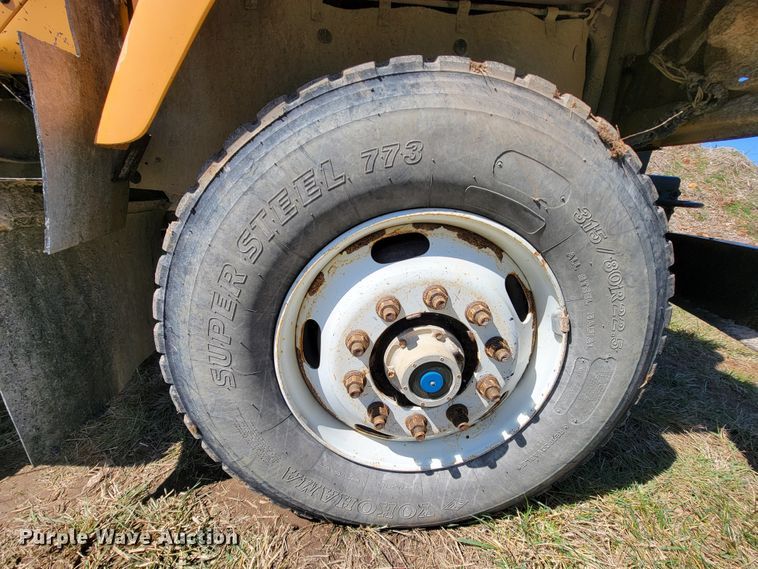 image for item FL9105 2002 International 2554  dump truck