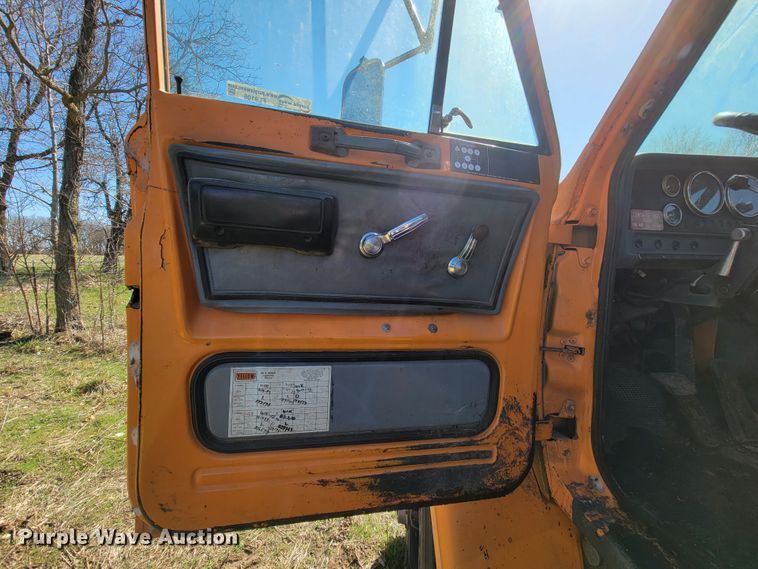 image for item FL9106 1989 White GMC Brigadier  dump truck