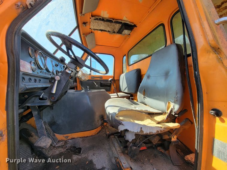 image for item FL9106 1989 White GMC Brigadier  dump truck