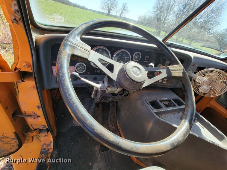 image for item FL9106 1989 White GMC Brigadier  dump truck