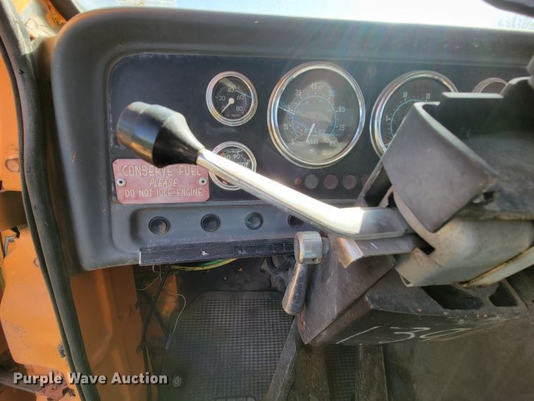 image for item FL9106 1989 White GMC Brigadier  dump truck