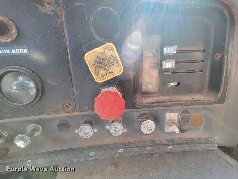 image for item FL9106 1989 White GMC Brigadier  dump truck