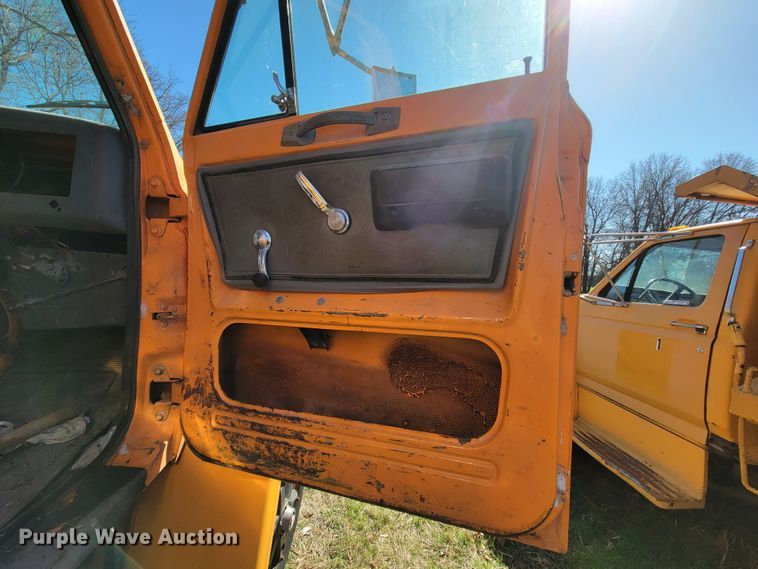 image for item FL9106 1989 White GMC Brigadier  dump truck