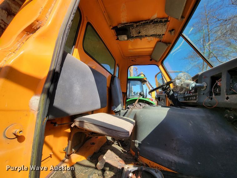 image for item FL9106 1989 White GMC Brigadier  dump truck