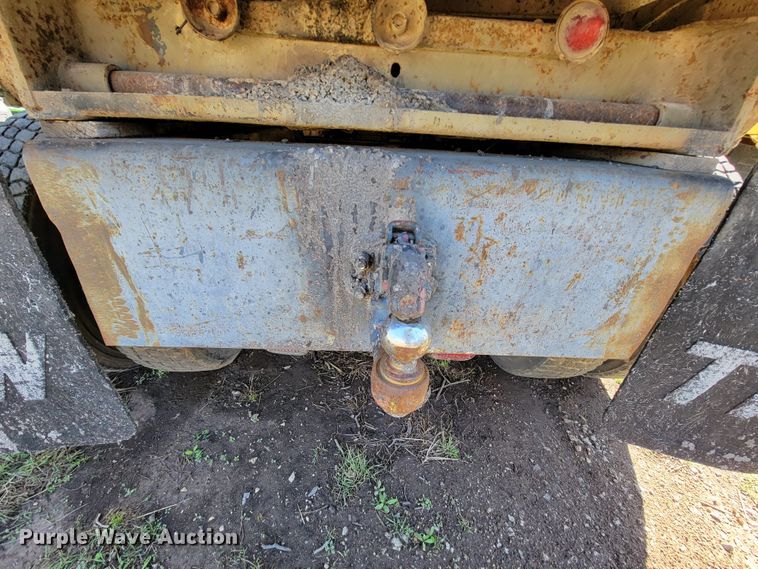 image for item FL9106 1989 White GMC Brigadier  dump truck