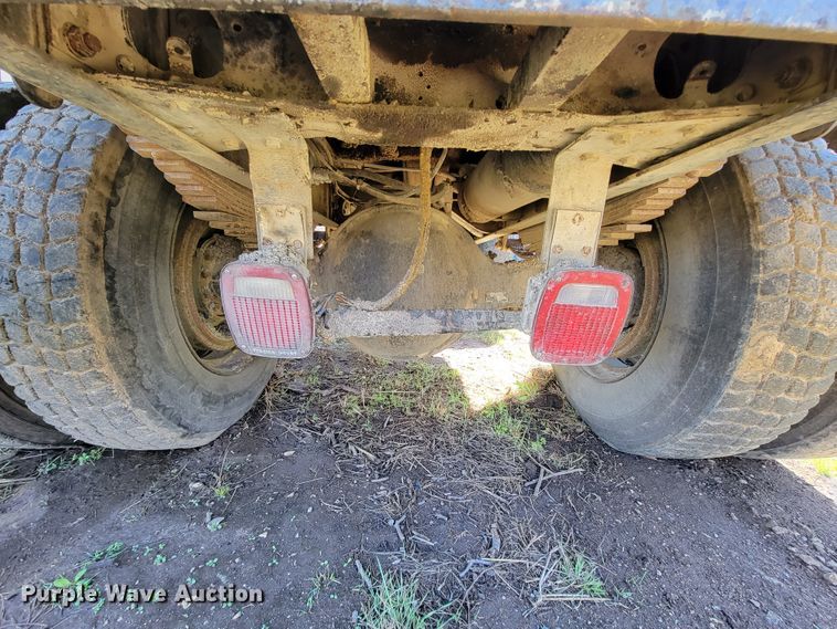 image for item FL9106 1989 White GMC Brigadier  dump truck