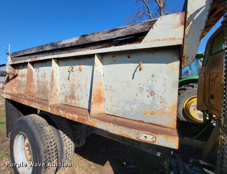 image for item FL9106 1989 White GMC Brigadier  dump truck