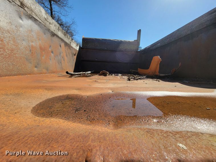 image for item FL9106 1989 White GMC Brigadier  dump truck