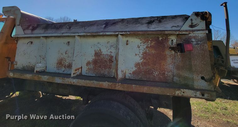 image for item FL9106 1989 White GMC Brigadier  dump truck