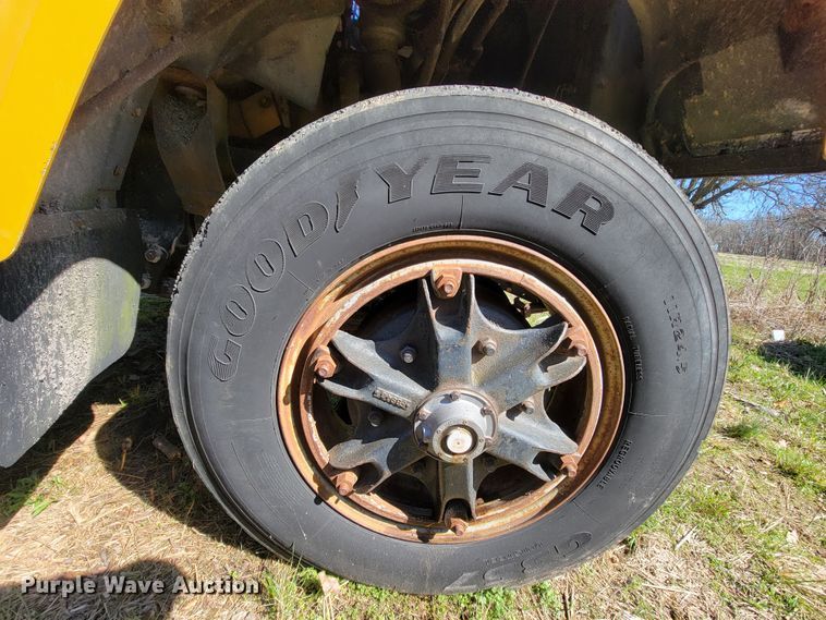 image for item FL9106 1989 White GMC Brigadier  dump truck