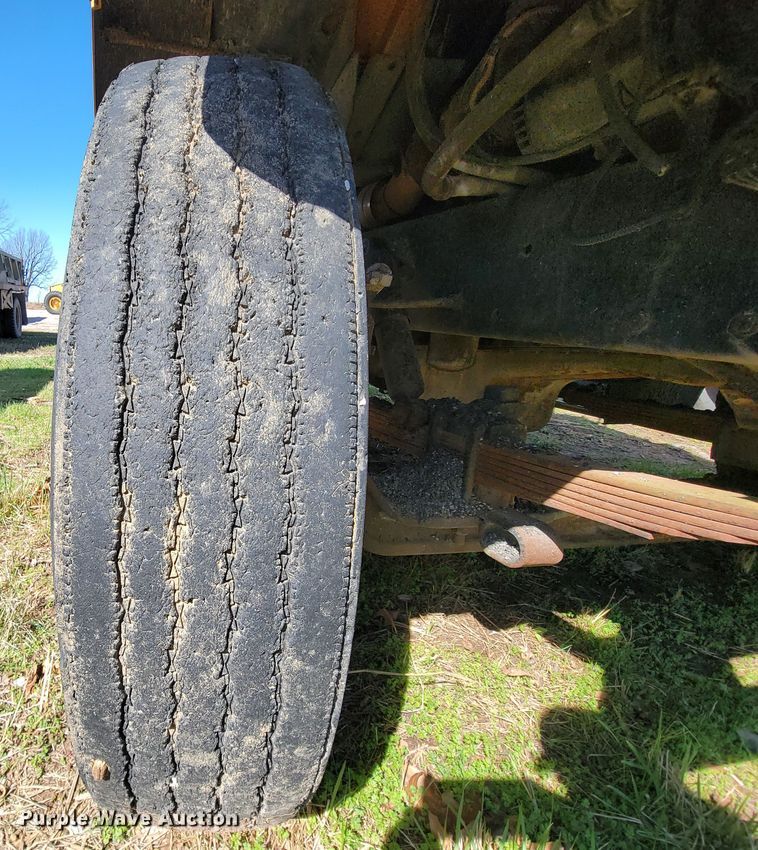 image for item FL9106 1989 White GMC Brigadier  dump truck