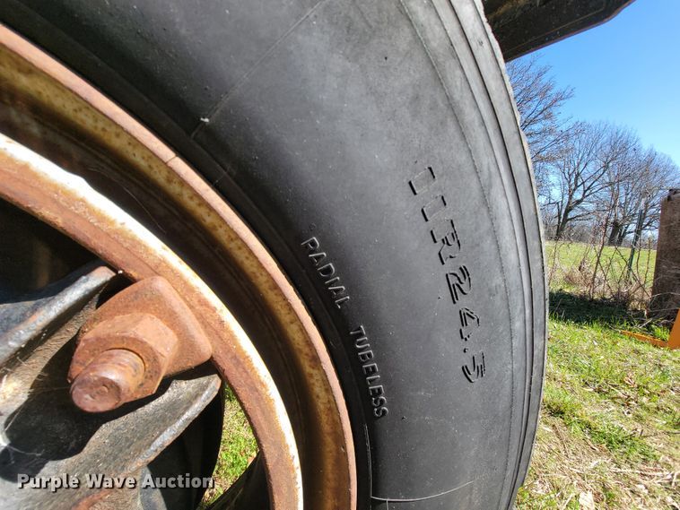 image for item FL9106 1989 White GMC Brigadier  dump truck