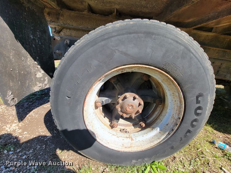 image for item FL9106 1989 White GMC Brigadier  dump truck