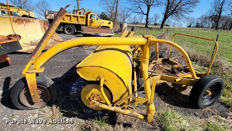 image for item FL9109 W.E. Grace K broom