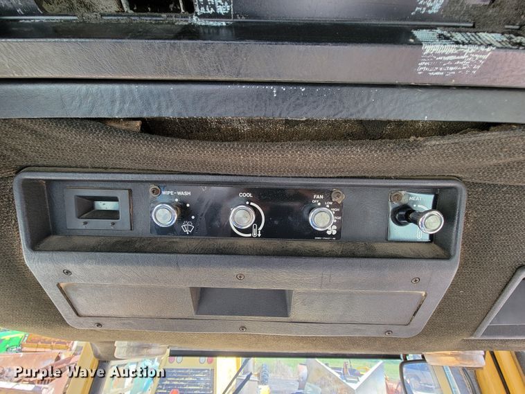 image for item FL9115 1991 Ford 6610 Tiger Special  tractor